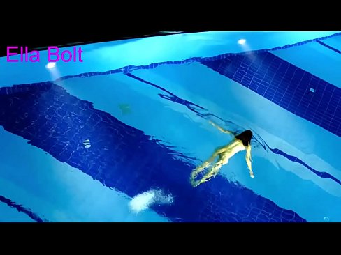 ❤️ Nu mă pot opri din privit, tânără blondă surprinsă înotând goală în piscina stațiunii ELLA BOLT at porn ro.sexogolic-info.ru ﹏